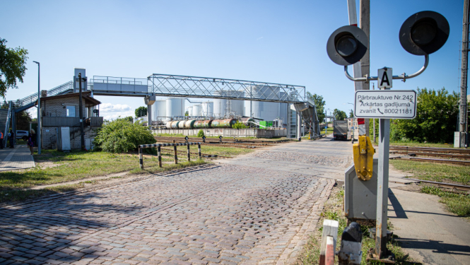 Dzelzceļa pārbrauktuve Ezera ielā
