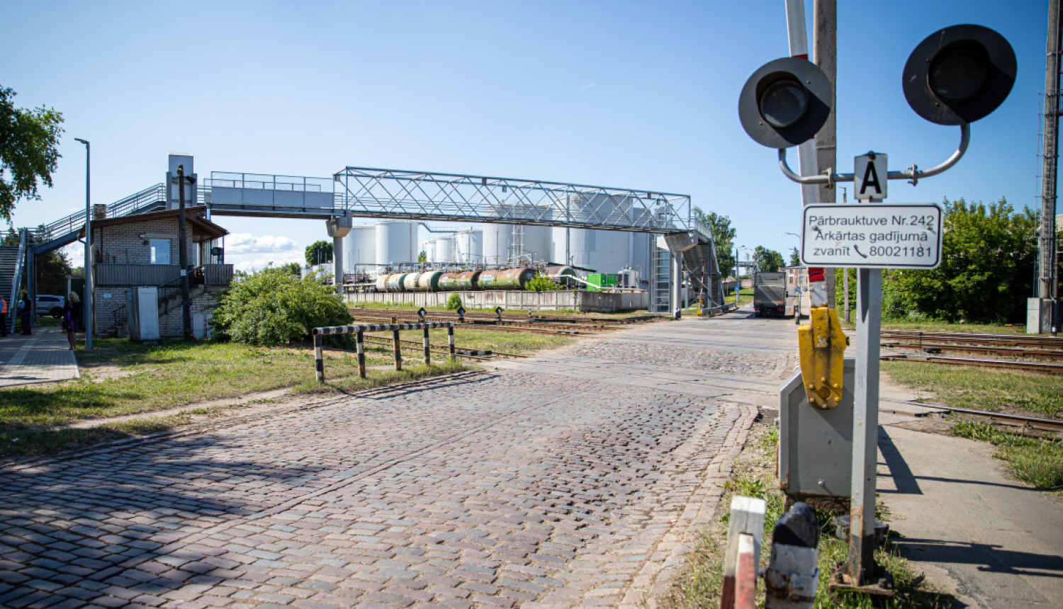 Dzelzceļa pārbrauktuve Ezera ielā